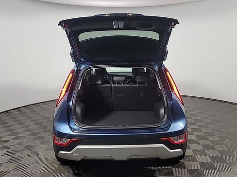 Used 2025 Kia Niro EX image 8