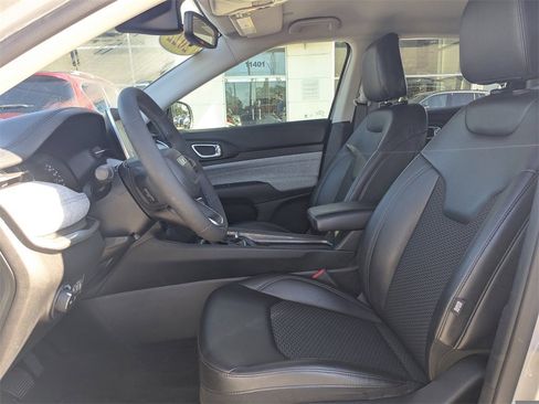 Used 2022 Jeep Compass Latitude image 4