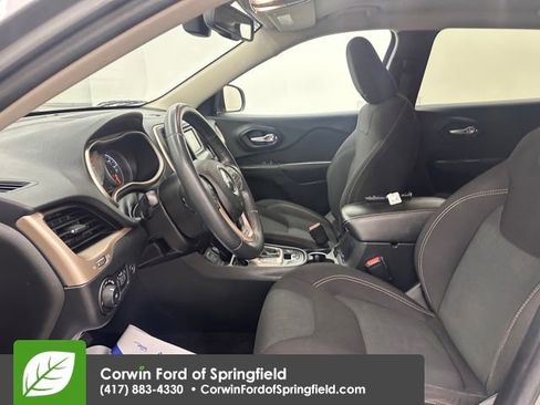 Used 2016 Jeep Cherokee Latitude w/ Comfort/Convenience Group image 19