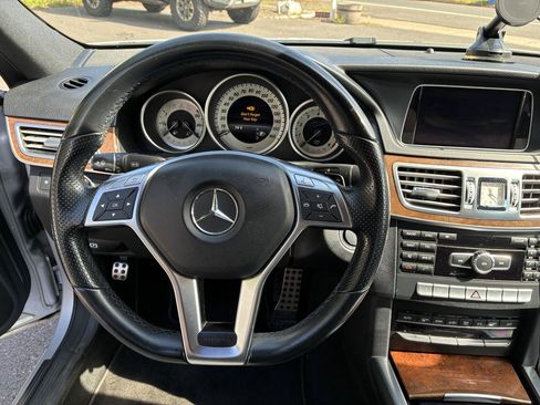 Used 2014 Mercedes-Benz E 350 4MATIC Sedan image 12