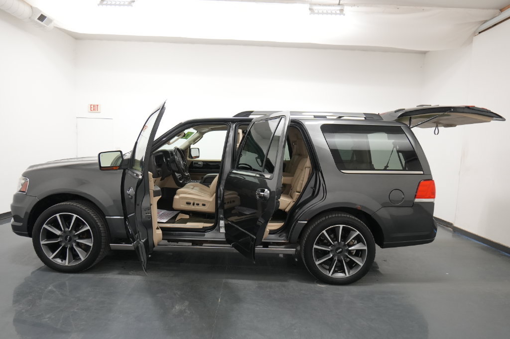 Used 2017 Lincoln Navigator Reserve AWD/4WD image 26