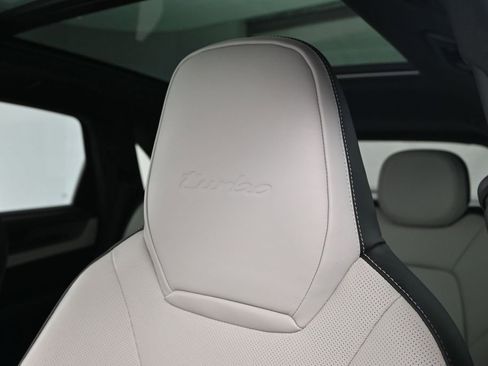 Certified 2024 Porsche Cayenne Turbo AWD/4WD image 17