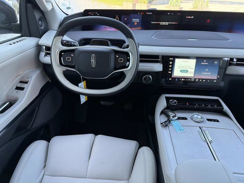 New 2026 Lincoln Navigator L Reserve AWD/4WD image 25