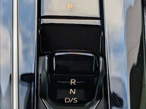 Used 2023 Volkswagen Golf R image 16