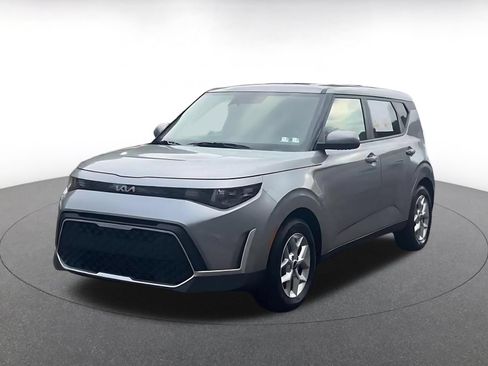 Used 2025 Kia Soul LX w/ LX Technology Package FWD image 7