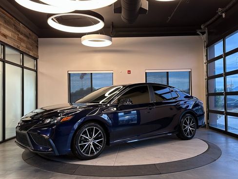Used 2022 Toyota Camry SE image 7