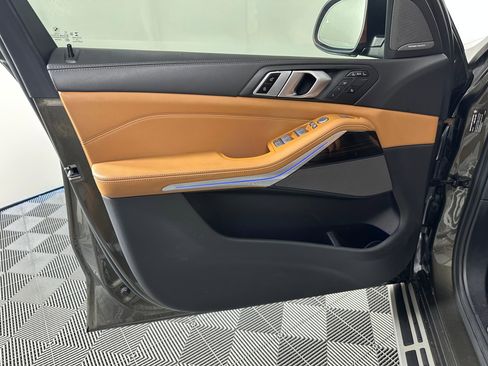 Used 2023 BMW X7 xDrive40i w/ Premium Package image 34