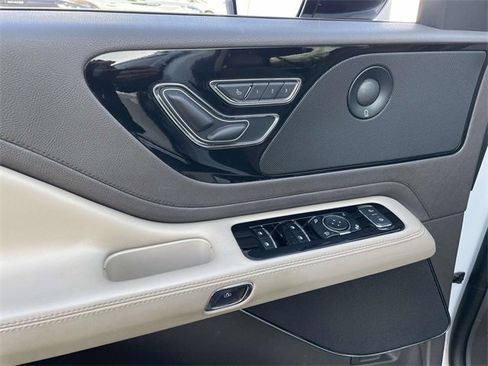 Used 2023 Lincoln Aviator Reserve w/ Equipment Group 201A image 17