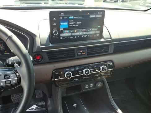 Used 2025 Honda Pilot Elite image 10