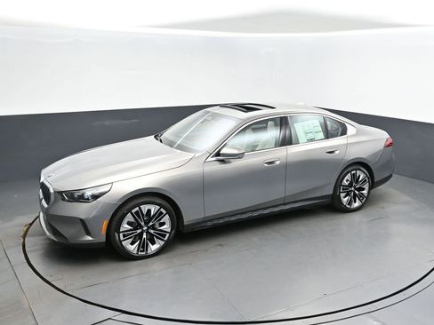 New 2026 BMW 530i xDrive w/ Premium Package AWD/4WD image 31