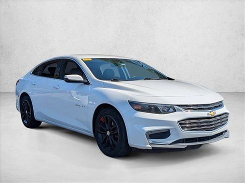Used 2018 Chevrolet Malibu LT w/ Leather Package image 4