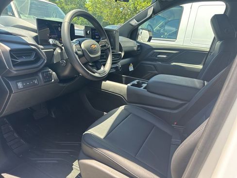 Used 2024 Chevrolet Silverado EV W/T AWD/4WD image 4