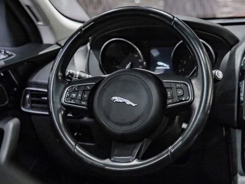 Used 2017 Jaguar F-PACE Premium image 14