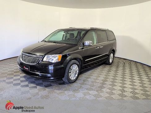Used 2012 Chrysler Town & Country Limited w/ Luxury Group FWD image 4