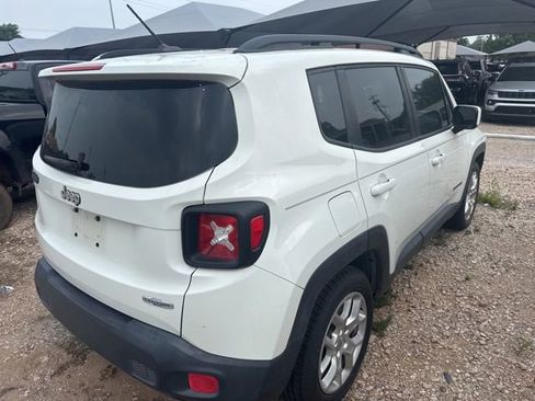 Used 2016 Jeep Renegade Latitude w/ Popular Equipment Group FWD image 4