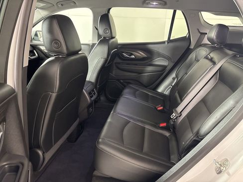 Used 2024 GMC Terrain SLT image 25