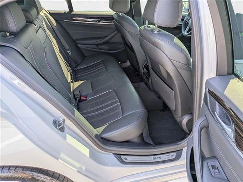 Certified 2023 BMW 530e w/ Convenience Package image 20