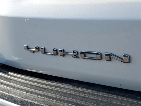 Used 2021 GMC Yukon SLT w/ SLT Luxury Package image 5