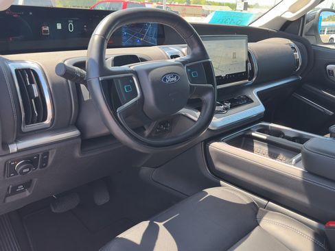 Used 2025 Ford Expedition Max Platinum AWD/4WD image 14