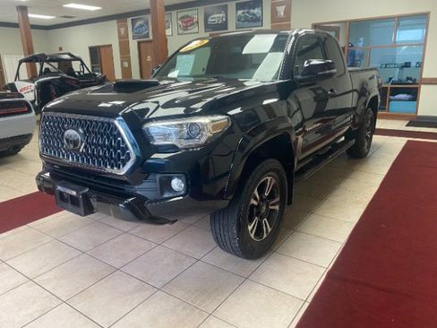 Used 2019 Toyota Tacoma TRD Sport image 1