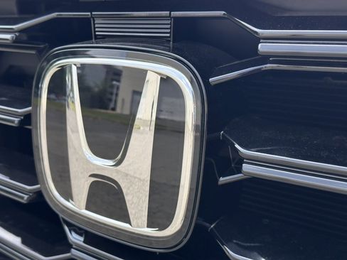 New 2025 Honda Pilot Touring image 13