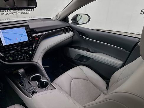 Used 2021 Toyota Camry XLE w/ Navigation Upgrade Package image 24