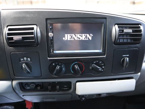 Used 2006 Ford F250 Lariat image 10