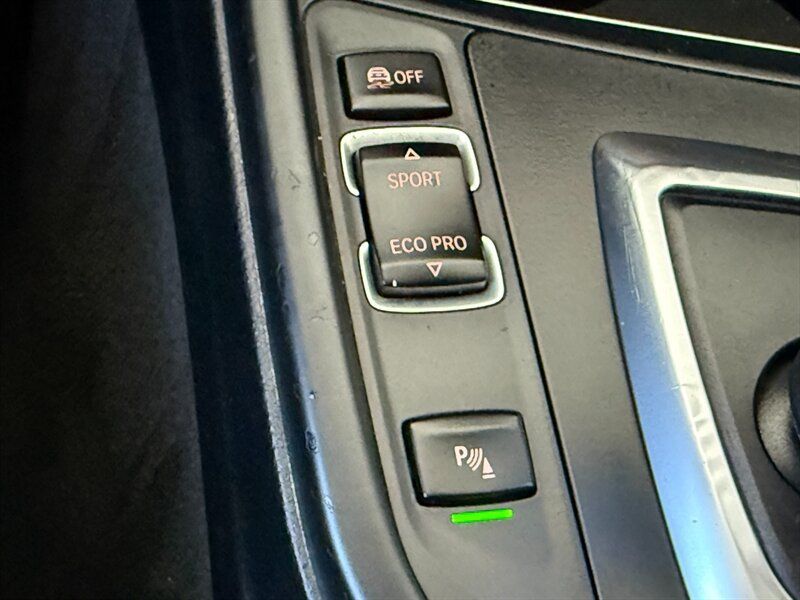 Used 2015 BMW 320i Sedan RWD image 32