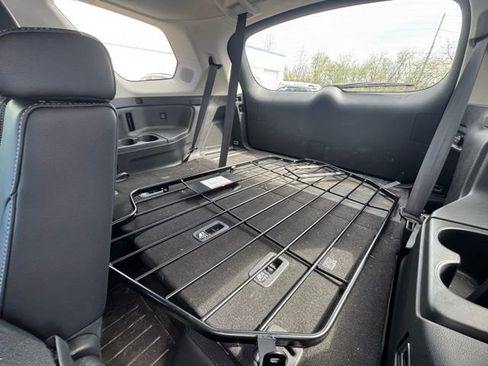 Used 2023 Honda Pilot Touring image 12