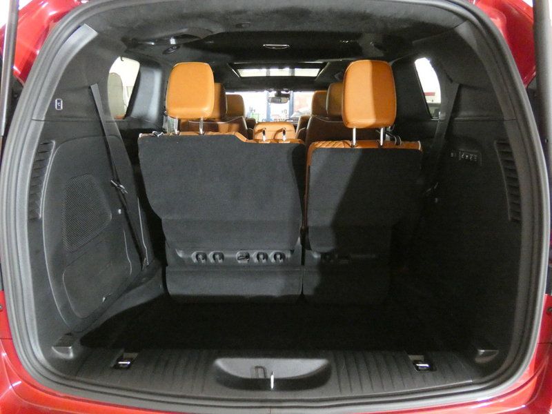 Used 2024 Chrysler Pacifica Pinnacle FWD image 6