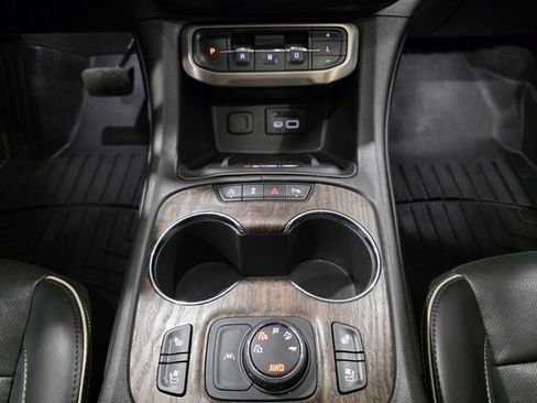 Used 2022 GMC Acadia Denali w/ Denali Ultimate Package image 21