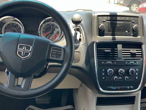 Used 2014 Dodge Grand Caravan SXT FWD image 9