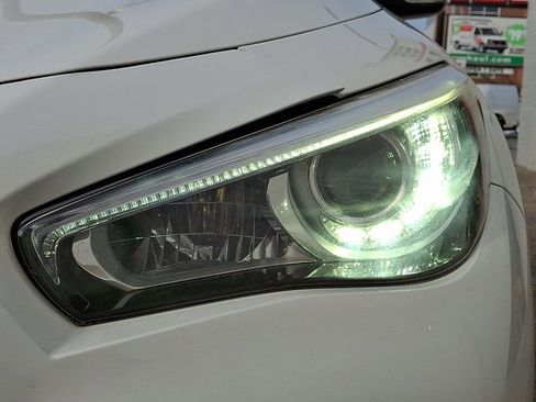 Used 2017 INFINITI Q50 Signature Edition w/ All Weather Package (L93) image 9