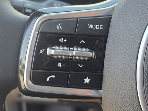 Certified 2025 Kia Sorento S w/ Panoramic Sunroof Package image 25