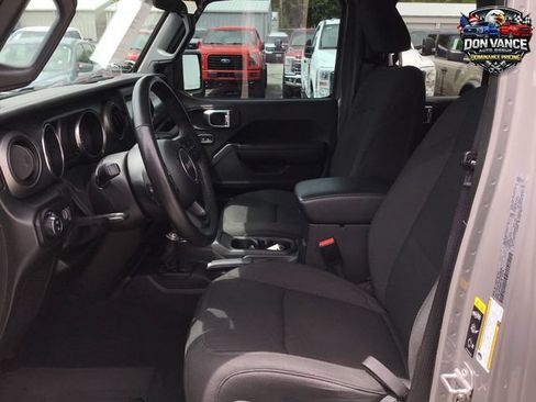 Used 2023 Jeep Gladiator Sport AWD/4WD image 9