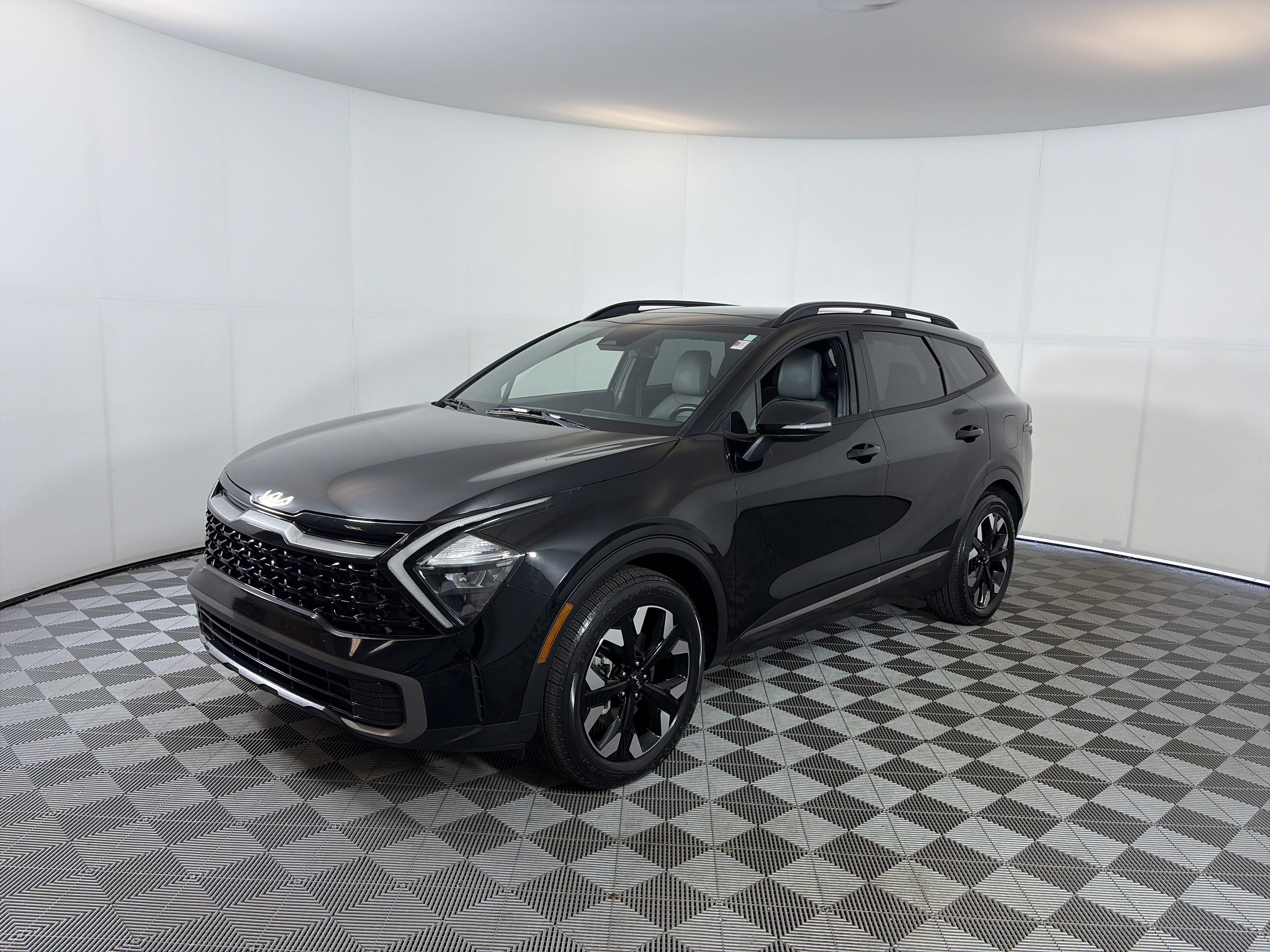 Certified 2023 Kia Sportage X-Line w/ X-Line Premium Package AWD/4WD image 2