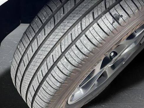 Used 2024 Chrysler Pacifica Limited FWD image 35