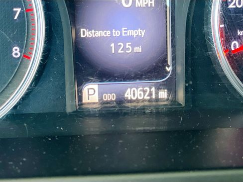 Used 2017 Toyota Camry SE FWD image 8