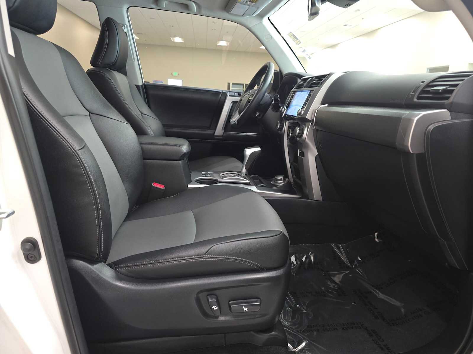 Used 2020 Toyota 4Runner SR5 Premium w/ Moonroof Package AWD/4WD image 28