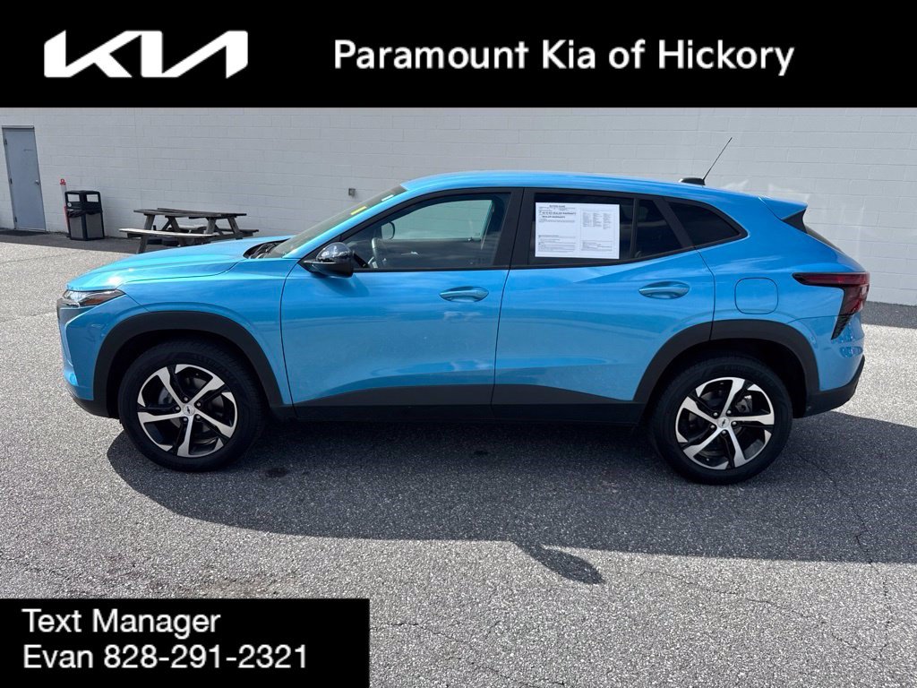 Used 2025 Chevrolet Trax RS w/ Driver Confidence Package FWD image 4