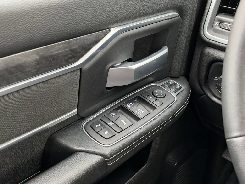 Used 2024 RAM 2500 Big Horn w/ Night Edition AWD/4WD image 21