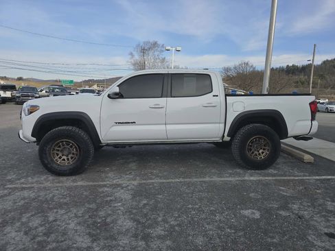 Used 2023 Toyota Tacoma 4x4 Double Cab image 7
