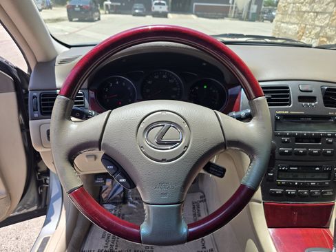 Used 2003 Lexus ES 330 FWD image 12