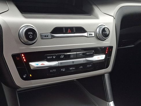 Used 2021 Ford Explorer XLT w/ Equipment Group 202A image 16