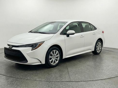 Used 2025 Toyota Corolla LE image 3