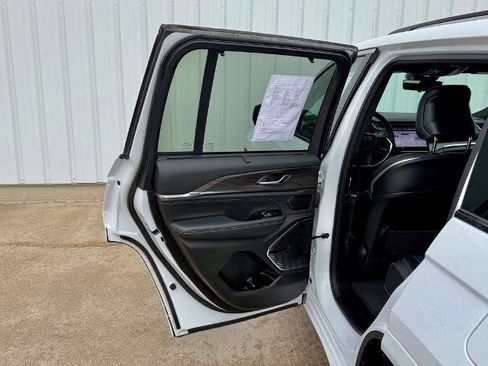 Used 2023 Jeep Grand Cherokee Overland w/ Luxury Tech Group IV image 14