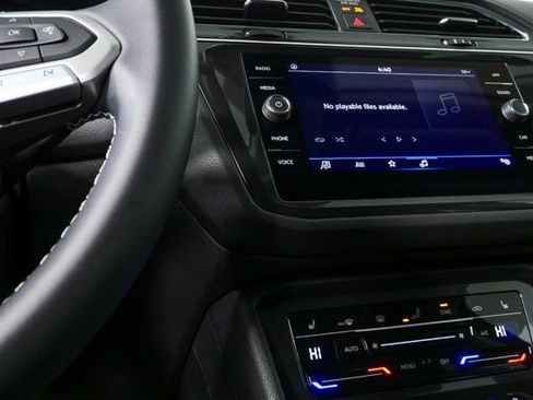 Certified 2023 Volkswagen Tiguan SE w/ Panoramic Sunroof Package image 9