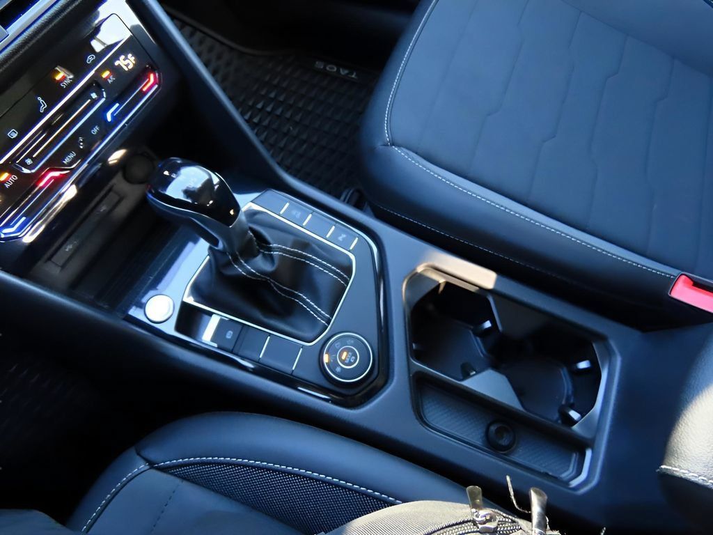 New 2025 Volkswagen Taos SE AWD/4WD image 16