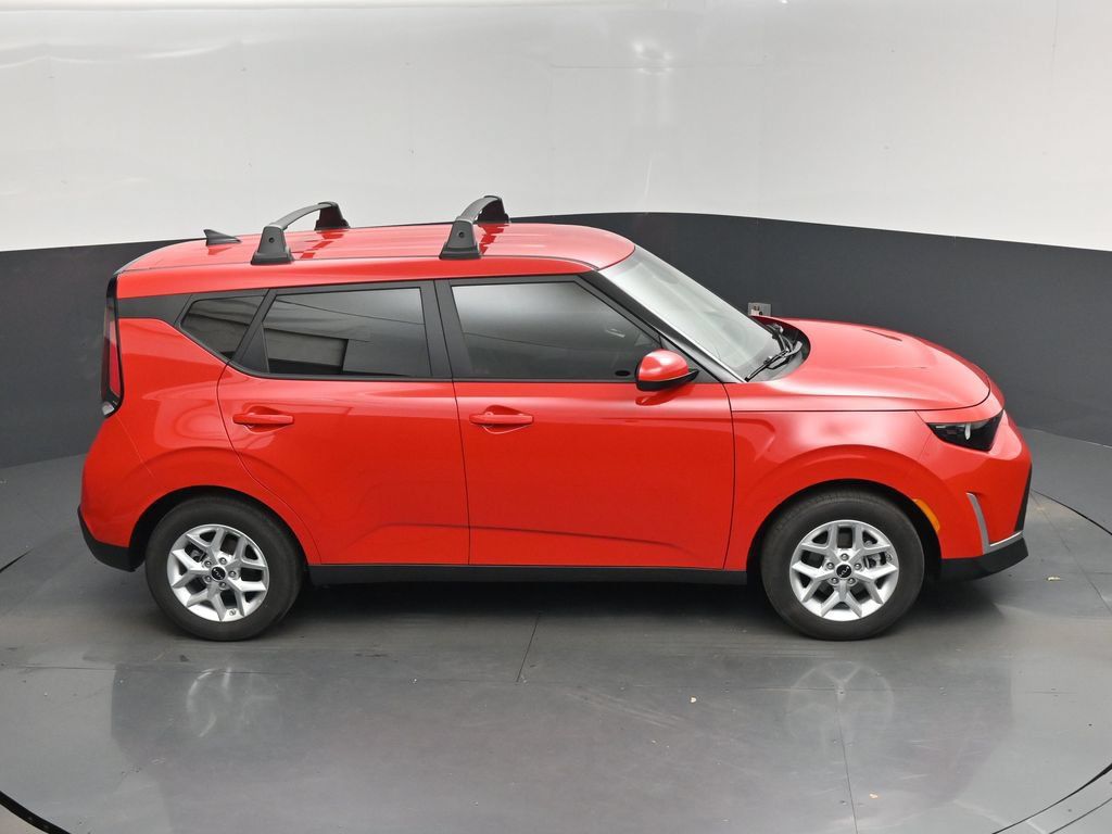 Used 2025 Kia Soul LX w/ LX Technology Package FWD image 13