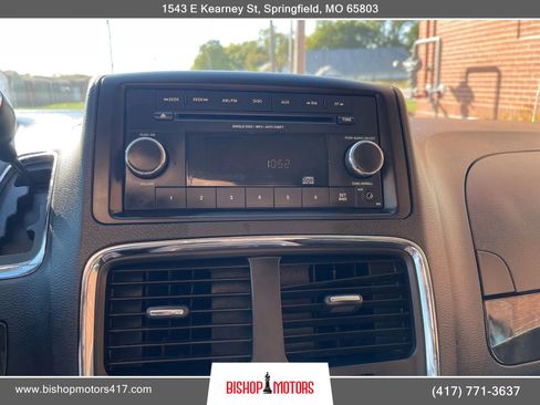 Used 2016 Dodge Grand Caravan SXT w/ Rear Park Assist Package FWD image 28